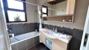 Hair dryer, towels - Villa Amy with Pool in Porto Hydra, by Goutos Properties (Ermionida)