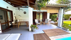 Outdoor dining - Villa Amy with Pool in Porto Hydra, by Goutos Properties (Ermionida)