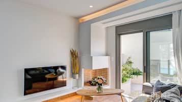 Télévision, cheminée