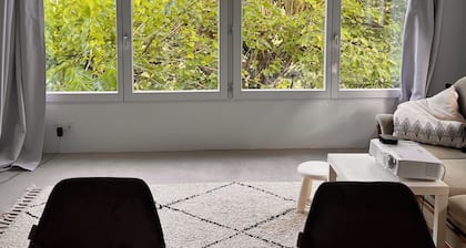 Penthouse Loft in charming villa in Barcelona with pool, AC, WiFi