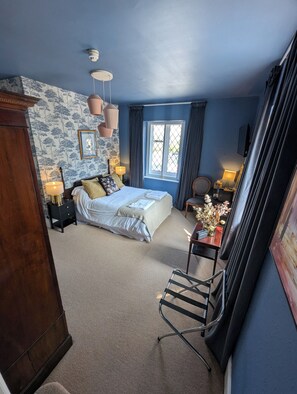 Superior dubbelrum - 1 dubbelsäng | Individuell inredning, unika möbler, skrivbord och arbetsyta för laptop