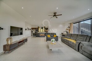 TV - Penthouse near Beaches, Restaurants & Supermarket (Grand Baie)