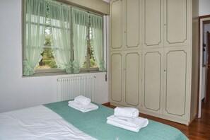 Departamento, vista al lago | 1 habitación y espacio para trabajar con laptop