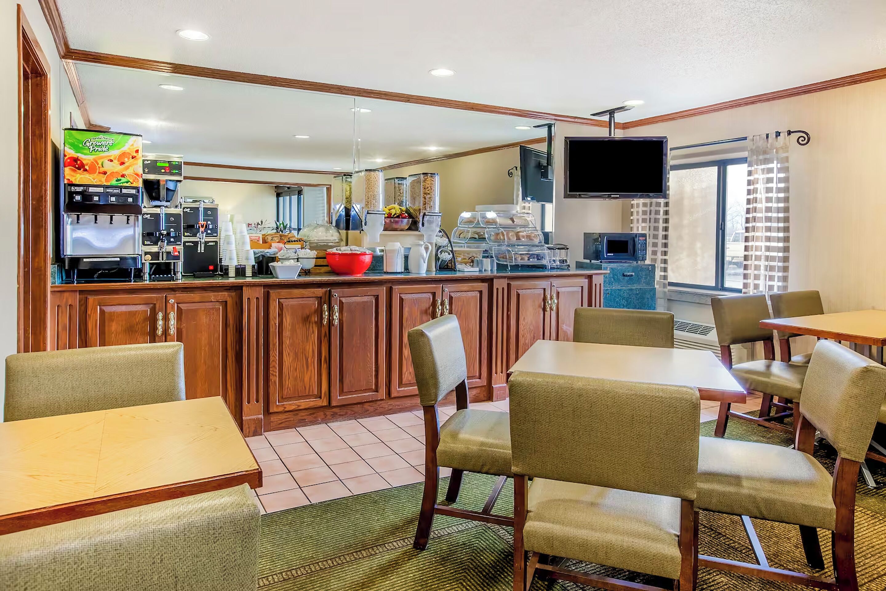 فطور أوروبي مجانًا يوميًا