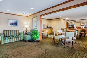 Living area - Norwood Inn and Suites Detroit (Southgate)