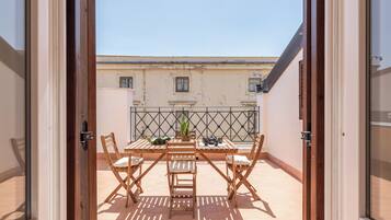 Apartment | Terrace/patio