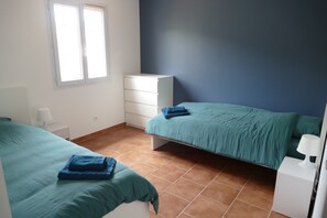 4 bedrooms, WiFi, bed sheets - Maison Provençale de 4 Chambres au Calme (Digne-les-Bains)