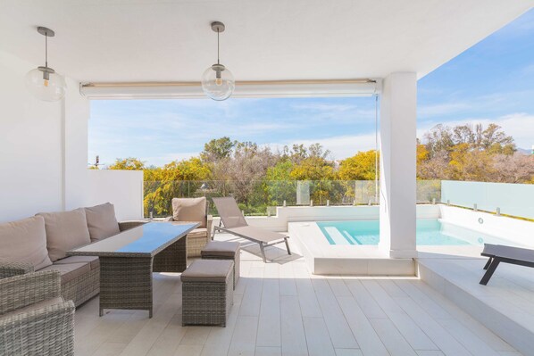 Villa | 4 bedrooms - Artola in Marbella With 4 Bedrooms and 3 Bathrooms (Marbella)