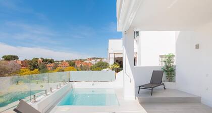 Artola in Marbella With 4 Bedrooms and 3 Bathrooms