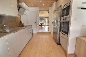 Fridge, microwave, oven, dishwasher - 4th floor, balcony, 57m², Méribel-Mottaret (Méribel - Les Allues)