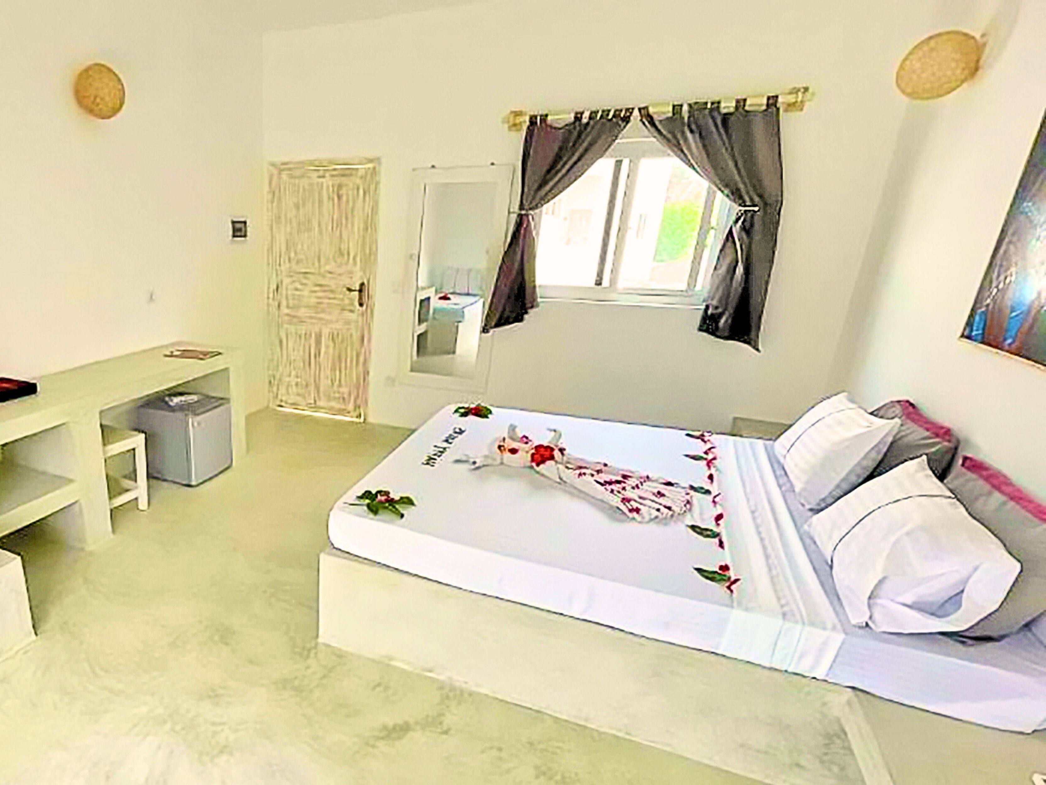 Standard Double Room, Patio | Premium bedding, minibar, in-room safe, bed sheets