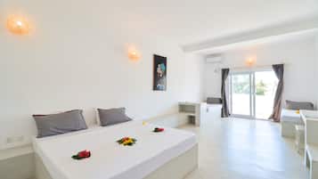 Family Room | Premium bedding, minibar, in-room safe, desk