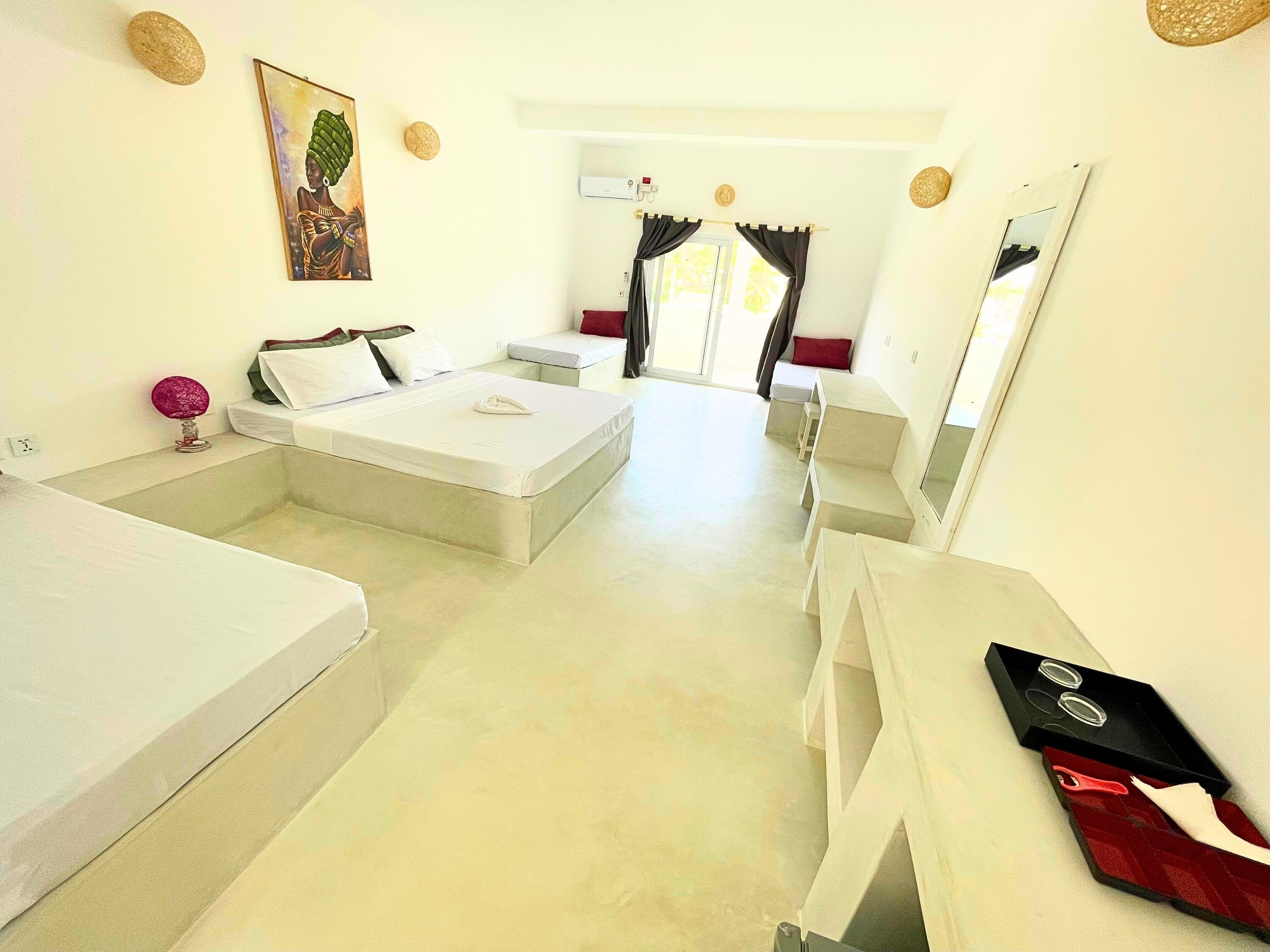 Premium bedding, minibar, in-room safe, bed sheets