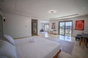 3 bedrooms, desk, iron/ironing board, travel crib - Marrakech Villa w/ Private Pool, WiFi, AC Sleeps 8 (Morocco)