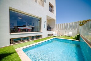 Outdoor pool - Marrakech Villa w/ Private Pool, WiFi, AC Sleeps 8 (Morocco)