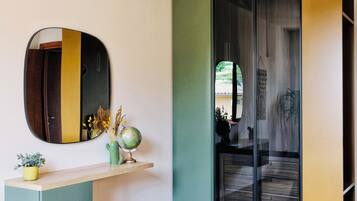 2 Schlafzimmer, Zimmersafe, Schreibtisch, Bügeleisen/Bügelbrett