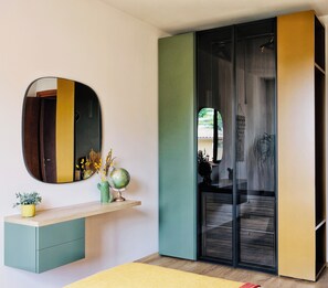 2 camere, una cassaforte in camera, una scrivania, ferro/asse da stiro