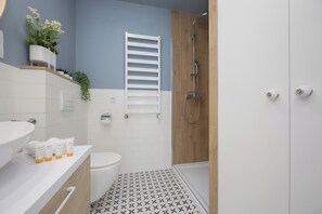 Departamento, 1 habitación, cocina | Baño | Regadera y toallas 