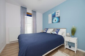 Apartment, 1 Bedroom, Kitchen | 1 bedroom, bed sheets - Bielawska Marina Apartment by Renters (Konstancin-Jeziorna)