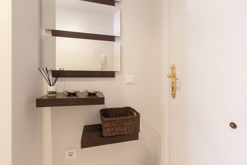 De Ronda in Co n With 1 Bedrooms and 1 Bathrooms