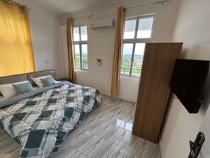 3 室のベッドルーム、アイロン / アイロン台、WiFi、ベッドシーツ
