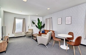 行政套房, 多張床, 非吸煙房, 私人浴室 | 書桌、筆電工作空間、熨斗/熨衣板、折疊床/加床