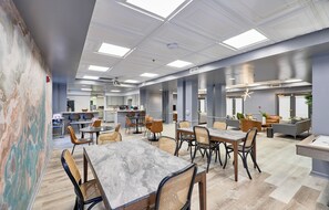 Dining room - The West End (St. Louis)