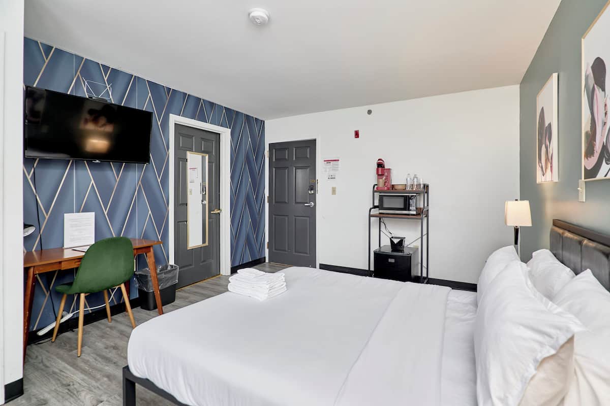 Comfort Double Room, 1 Queen Bed, Non Smoking, Private Bathroom | Desk, laptop workspace, iron/ironing board, rollaway beds