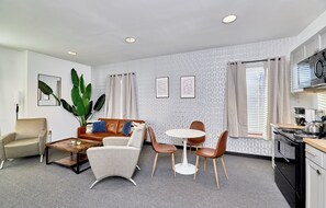 行政套房, 多張床, 非吸煙房, 私人浴室 | 書桌、筆電工作空間、熨斗/熨衣板、折疊床/加床