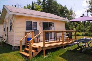 Cabin 7 Exterior 