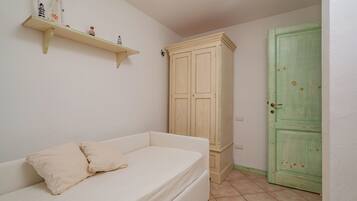 Apartment | 2 bedrooms, iron/ironing board, free WiFi, bed sheets