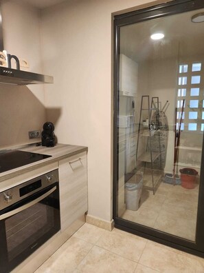 Fridge, microwave, oven, stovetop - Bajo con Vistas a la Piscina en Valle del Este Golf (Vera)