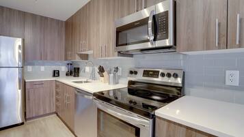 Apartemen, 1 Tempat Tidur Queen dengan tempat tidur Sofa, Bebas Asap Rokok, balkon | Dapur pribadi | Mesin pembuat kopi/teh dan meja makan