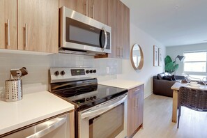 Apartment, 1 Queen-Bett und Schlafsofa, Nichtraucher, Balkon | Eigene Küche