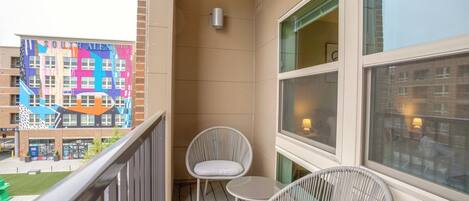 Apartment, 1 Katil Ratu (Queen) dengan Katil Sofa, Non Smoking, Balcony | Balkoni