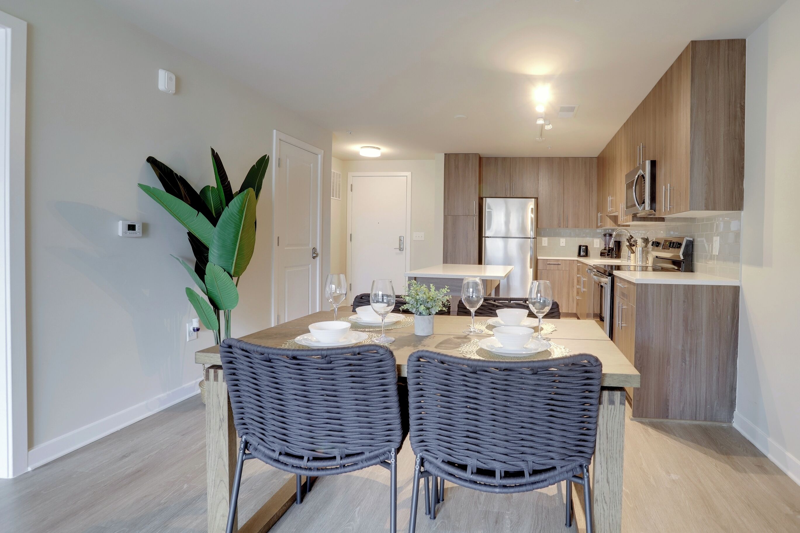 Leilighet, 1 queensize-seng med sovesofa, ikke-røyk, balkong | Spiseområde på rommet