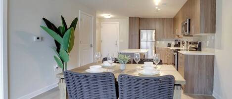 Apartemen, 1 Tempat Tidur Queen dengan tempat tidur Sofa, Bebas Asap Rokok, balkon | Makan di kamar