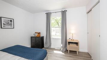 3 slaapkamers, een bureau, een strijkplank/strijkijzer, wifi