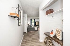 Interior - StayBurgundy Fairfield, OH (Fairfield)