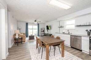 Interior - StayBurgundy Fairfield, OH (Fairfield)