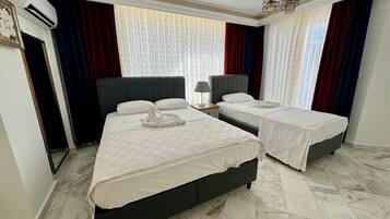 Luxury Villa, Balcony, Pool View | 4 bedrooms, Egyptian cotton sheets, premium bedding, down comforters