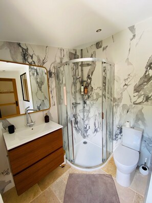 Shower, soap, shampoo - Charmante Maison à la Montagne (Galié)