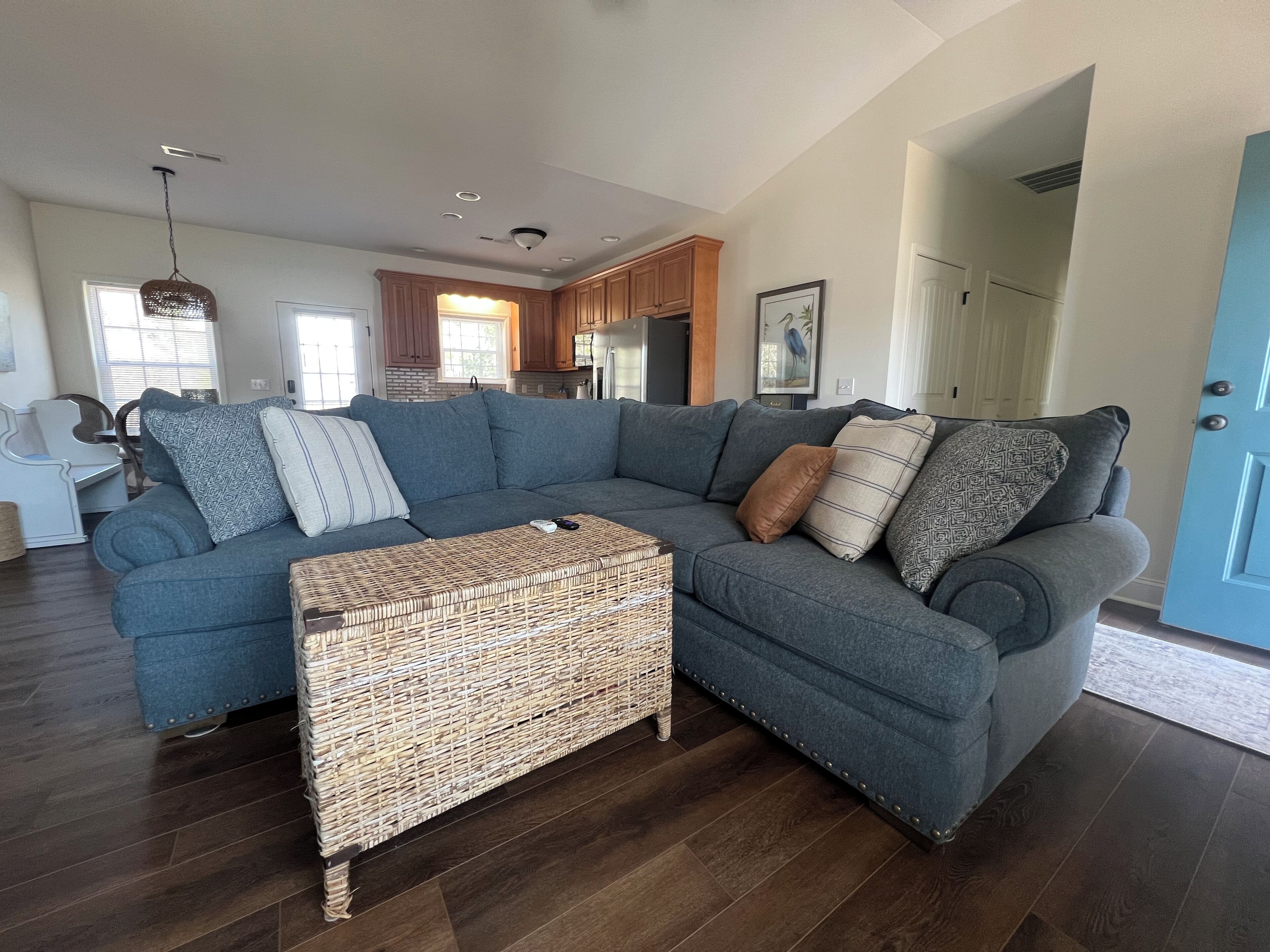 Smart TV, libros y estéreo 