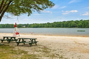 Beach - Charming /Lake/Kayak/Firepit/Hot tub/Pets (Blakeslee)