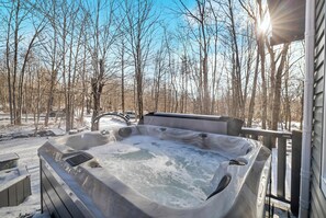 Outdoor spa tub - Charming /Lake/Kayak/Firepit/Hot tub/Pets (Blakeslee)