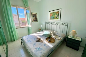 4 bedrooms, iron/ironing board, free WiFi - Villa Luigi - Villa with Large Terrace and Barbecue for Families and Groups (San Vero Milis)