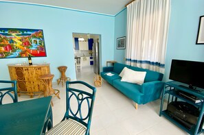 TV - Villa Luigi - Villa with Large Terrace and Barbecue for Families and Groups (San Vero Milis)