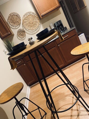 Small & Cozy 1-bedroom apartment in enchanting Cullman with AC
