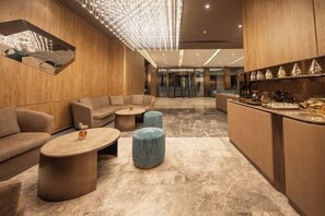 A modern lobby with a seating area, a reception desk, and a chandelier. - Crystal Orange (Shanghai Oriental Pearl Binjiang) (Shanghai)