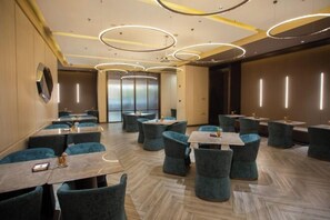 Restaurant - Crystal Orange (Shanghai Oriental Pearl Binjiang) (Shanghai)